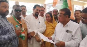 कांग्रेस प्रदर्शन : ऐसा क्या हुआ कि स्कूलों के खिलाफ सड़कों पर उतर आई कांग्रेस?