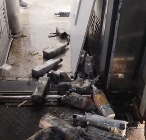 सत्याग्रह एक्सप्रेस में छिपी शराब का बड़ा खुलासा: ट्रेन की छत से गिरीं बोतलें, बिहार में शराबबंदी पर उठे सवाल